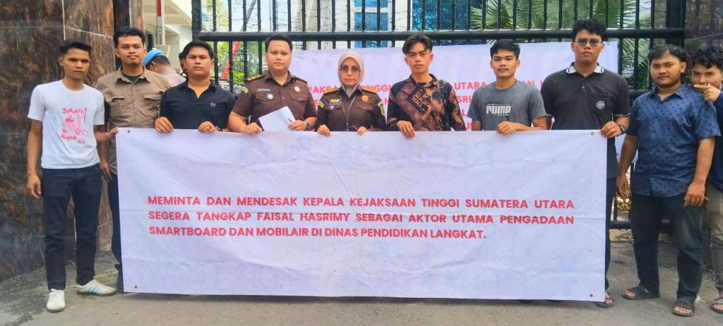 Mahasiswa Medan PERMAK Desak Kejati Sumut Tangkap Pelaku Skandal Korupsi Smart Board