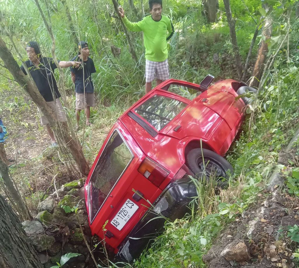 Mobil Daihatsu Charade Terjerumus di Jurang Semuluh