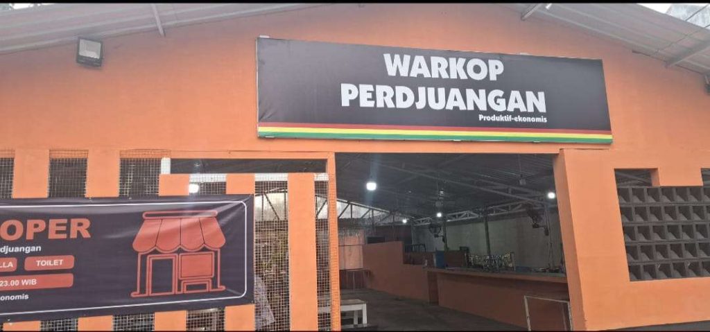 Sepiring Makan Gratis Dan Kost Murah Ala Warkop Perjuangan Jogja: Pelipur Lara Mahasiswa Perantau di Tengah Banjir Aceh, Sumut, dan Sumbar Sepiring Makan Gratis Dan Kost Murah Ala Warkop Perjuangan Jogja: Pelipur Lara Mahasiswa Perantau di Tengah Banjir Aceh, Sumut, dan Sumbar