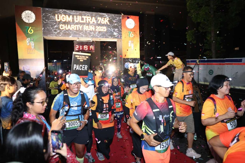 Peduli Bencana: Rektor Ova Bersama Ganjar Pranowo Ikuti UGM Ultra Charity Run 2025 Himpun Donasi Rp 426 Juta