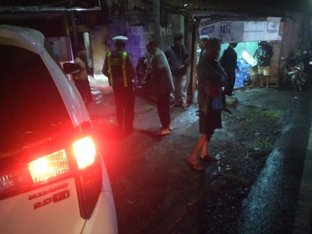 Usai Tabrak Mobil Seorang Pemuda Alami Cidera
