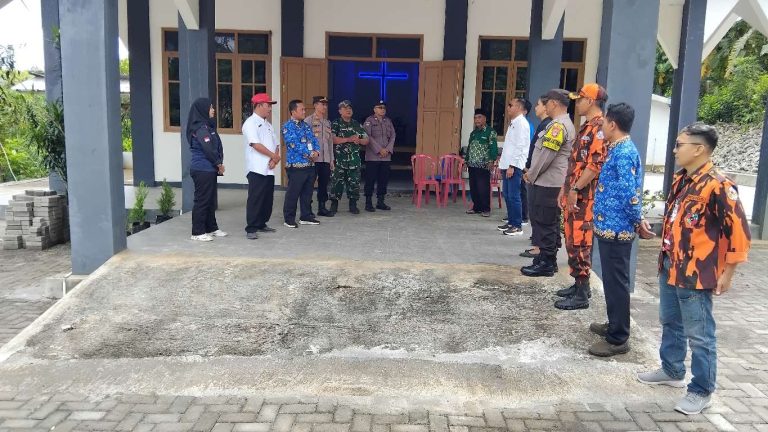 Berikan Iklim Sejuk Momentum Natal 2025 Panewu Anom Girisubo Bersama Forkompimca Sambangi Gereja