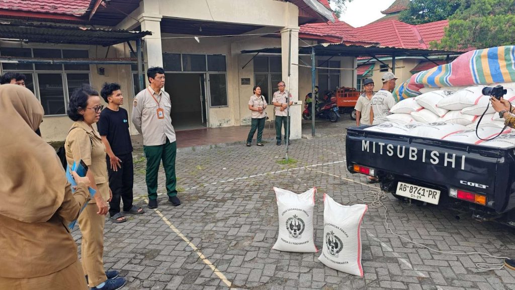 Pemda DIY Kembali Salurkan Bantuan Beras Menyasar Mahasiswa Asal Sumatera Berpendidikan di DIY