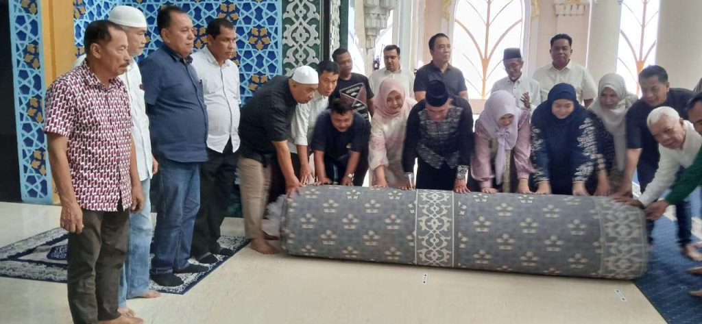 Masjid Agung Pasang Ambal Khusus Dari Turki