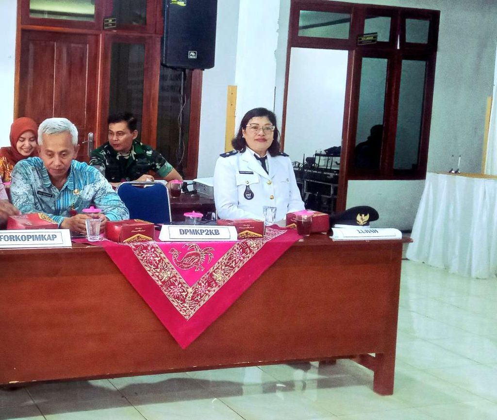 Lurah Ermina Kristiani Susanti Melantik 2 Pamong 1 Staf Kalurahan Pringombo