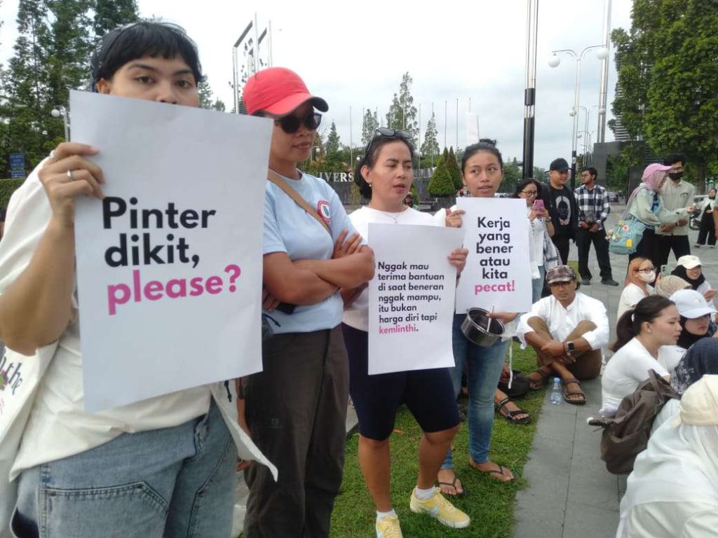 Koalisi Suara Ibu Indonesia Serukan Usut Kejahatan Ekologis Penyebab Bencana Sumatera & Kritisi MBG Koalisi Suara Ibu Indonesia Serukan Usut Kejahatan Ekologis Penyebab Bencana Sumatera & Kritisi MBG