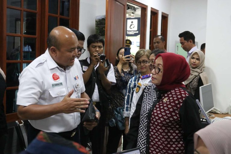 Ada Layanan Anti Kekerasan Seksual, Menteri PPPA Apresiasi KAI Daop 6 Jogja yang Ramah Ibu dan Anak