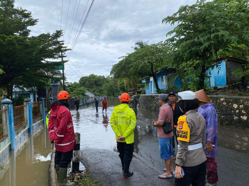 Hujan Intensitas Tinggi Kemadang Tanjungsari Banjir, Kapolres Gunungkidul Turun Ke lokasi