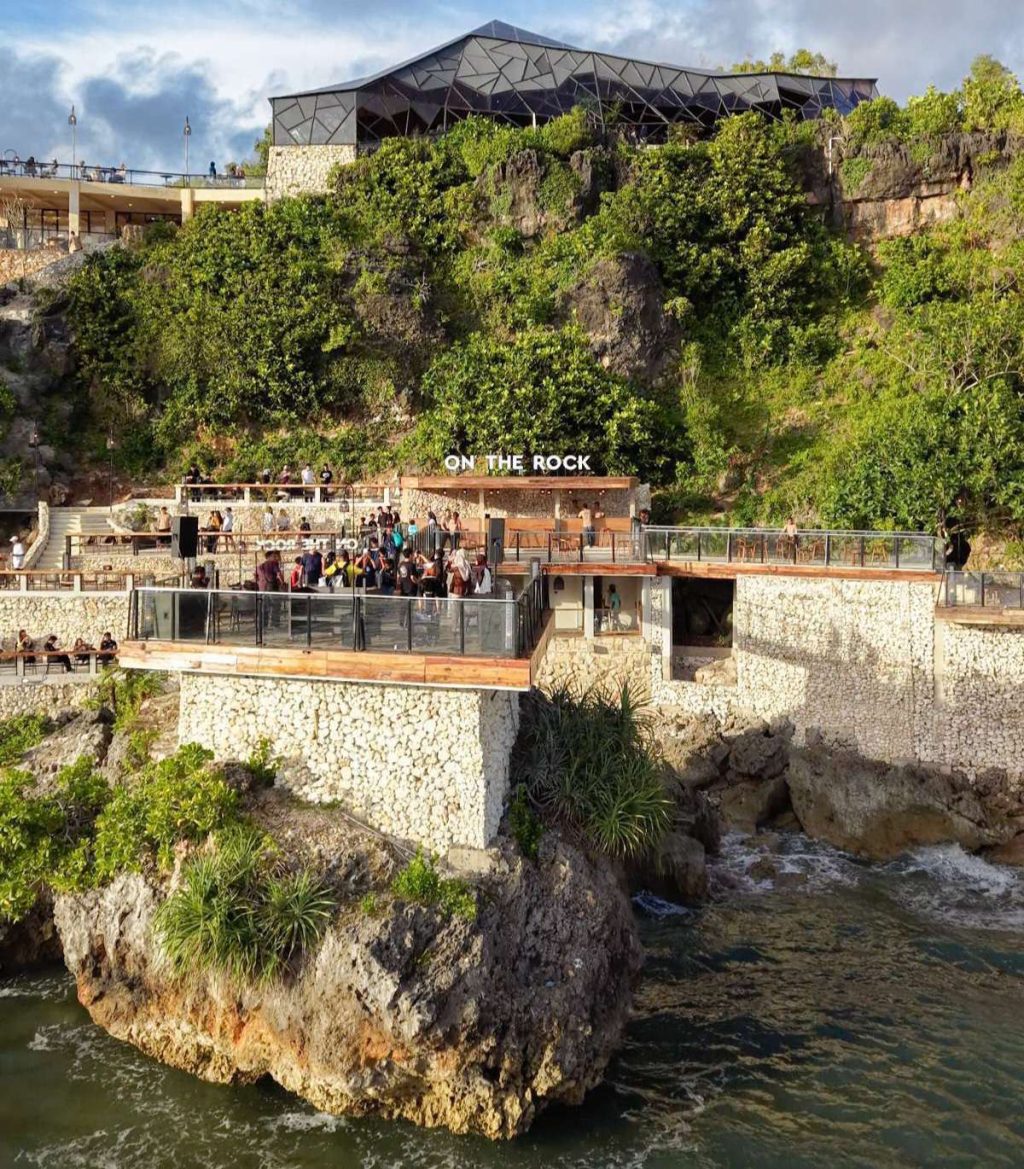 Bukan Sekadar Wisata! On The Rock Rekrut Hampir 200 Warga Asli Gunungkidul, Ikon Baru Wisata Pantai Jogja Bukan Sekadar Wisata! On The Rock Rekrut Hampir 200 Warga Asli Gunungkidul, Ikon Baru Wisata Pantai Jogja
