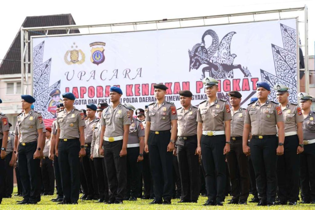 Akhir Tahun Penuh Makna, 356 Personel Polda DIY Terima Kenaikan Pangkat