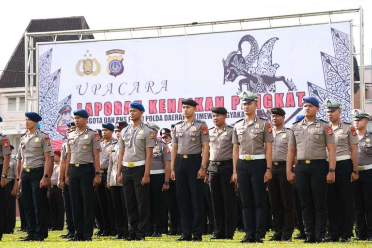 Akhir Tahun Penuh Makna, 356 Personel Polda DIY Terima Kenaikan Pangkat