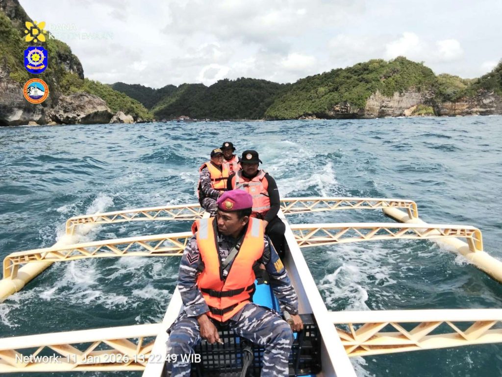 Tim SAR Bersama Tim Gabungan Masih Terus Melakukan Penyisiran Mencarian Pemancing Yang Hilang