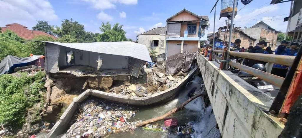 BBWSSO Ungkap Ambrolnya Talud Sungai Buntung Kota Jogja Karena Tak Kuat Menahan Bangunan