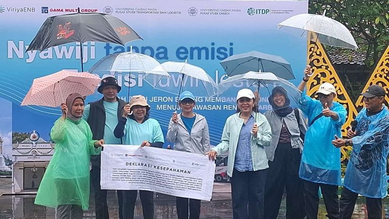 Deklarasi Kawasan Rendah Emisi Jeron Benteng Bersama Pustral UGM dan Pemda DIY