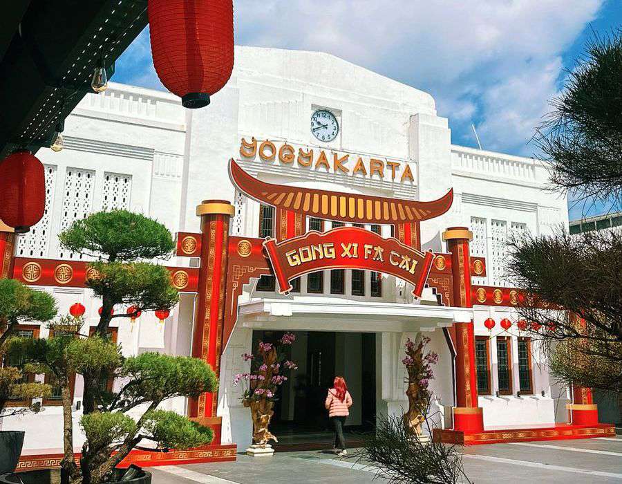 Jelang Imlek 2026, Stasiun di Jogja dipenuhi Ornamen Bertajuk Tionghoa Jelang Imlek 2026, Stasiun di Jogja dipenuhi Ornamen Bertajuk Tionghoa