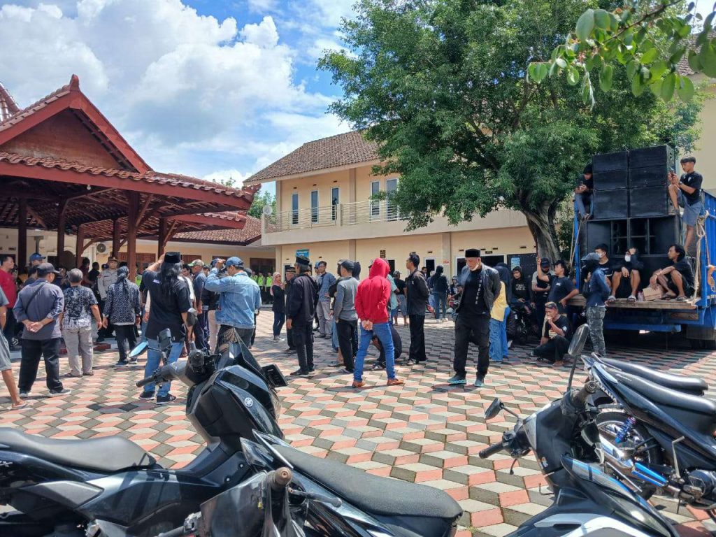 Babak Lanjut Kasus Tanah Ngalang Warga Kembali Demo, Lurah Siap diproses Hukum Babak Lanjut Kasus Tanah Ngalang Warga Kembali Demo, Lurah Siap diproses Hukum