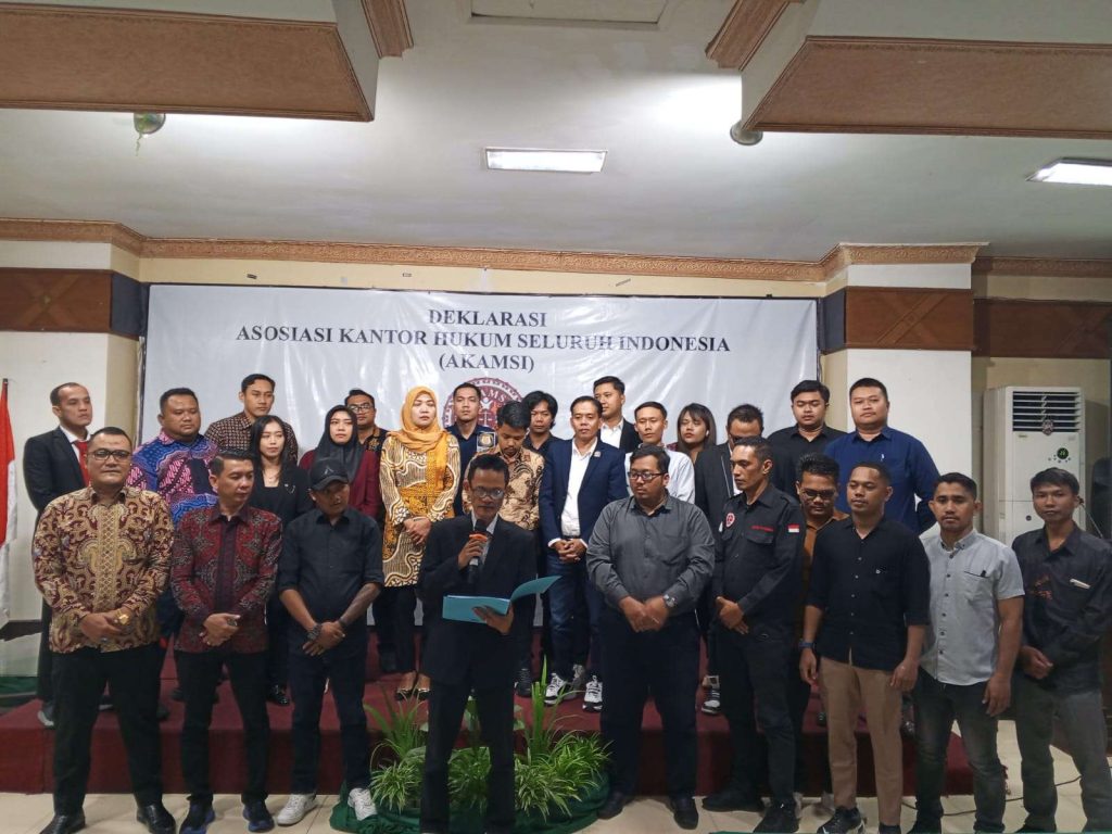 55 Kantor Hukum Seluruh Indonesia Gabung AKAMSI: Hukum Harus Berjalan Sesuai Prinsip Keadilan, Tidak Boleh Dijadikan Alat Menindas 55 Kantor Hukum Seluruh Indonesia Gabung AKAMSI: Hukum Harus Berjalan Sesuai Prinsip Keadilan, Tidak Boleh Dijadikan Alat Menindas