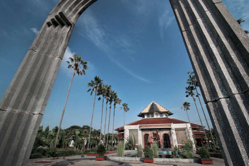 Semarak Ramadhan 2026 Maskam UGM : Siapkan 2000 Porsi Sahur – Buka Puasa Hingga Kehadiran Tokoh Nasional Semarak Ramadhan 2026 Maskam UGM : Siapkan 2000 Porsi Sahur – Buka Puasa Hingga Kehadiran Tokoh Nasional