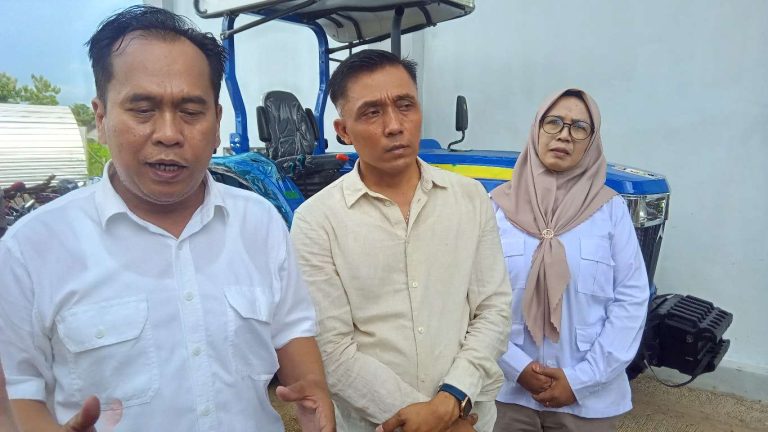 HUT Gerindra ke-18 Adakan Syukuran Gelar Budaya dan Serahkan Traktor