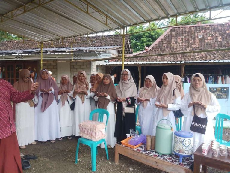 Jemaah Masjid Abdul Aziz Simo 2 Genjahan Ponjong Adakan Kajian dan Bazar Menyambut Ramadhan