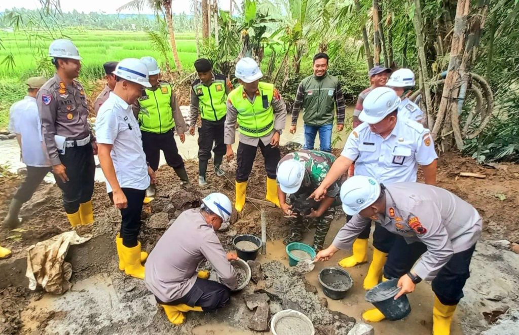 Jembatan Merah Putih Presisi Dibangun di Loano, Polres Purworejo Wujudkan Akses Vital Petani
