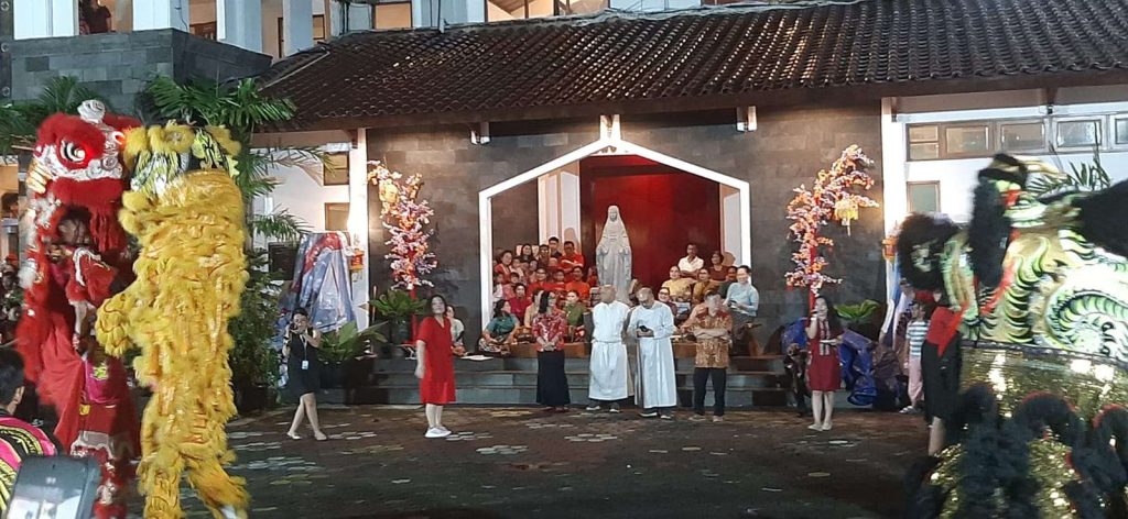 Perayaan Imlek 2026 di Gereja Kumetiran Diwarnai Aksi Sosial Bagikan Paket Takjil Untuk Warga Muslim Perayaan Imlek 2026 di Gereja Kumetiran Diwarnai Aksi Sosial Bagikan Paket Takjil Untuk Warga Muslim