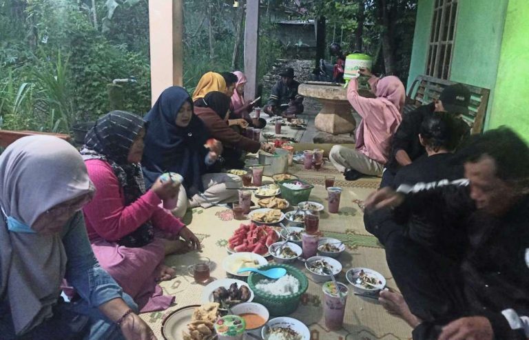 Komunitas Cinta Damai Giat Bakti Sosial Sembari Berbuka Puasa Bersama