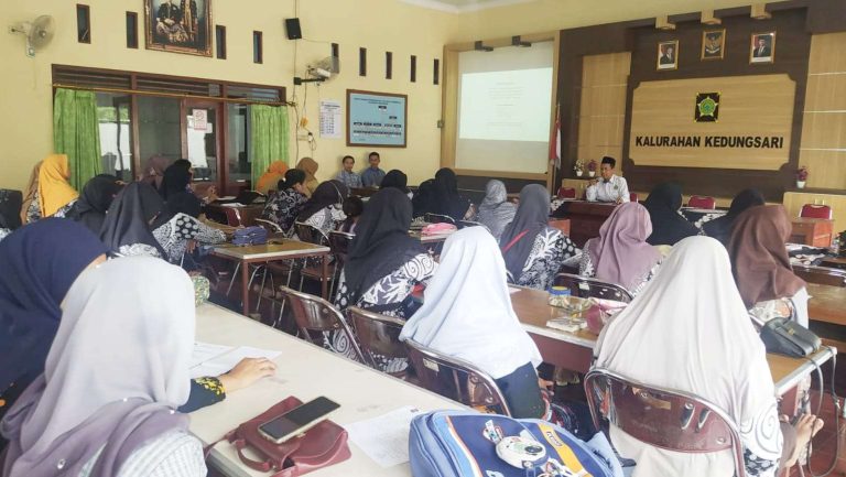 KUA Pengasih: Kunci Ketahanan Keluarga Terletak pada Pengendalian Diri dan Hikmah Puasa KUA Pengasih: Kunci Ketahanan Keluarga Terletak pada Pengendalian Diri dan Hikmah Puasa