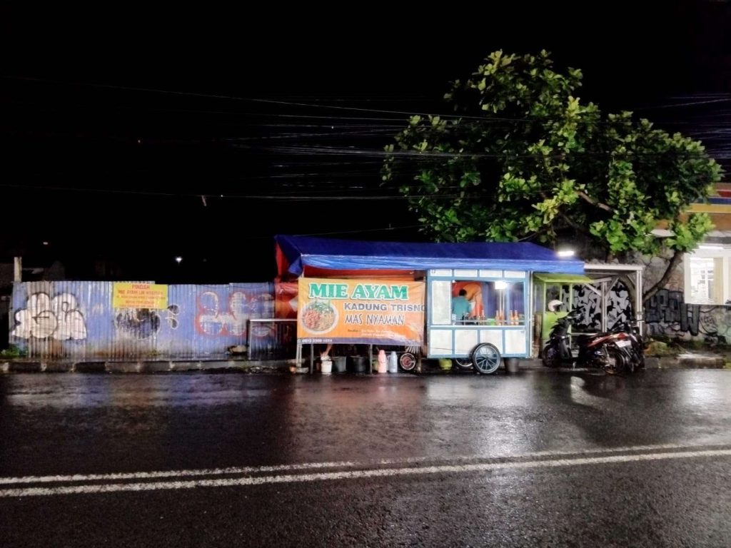 Aksi Satpol PP Lakukan Penggusuran dinilai Janggal Benturan dengan Perda No. 183 Tahun 2016 Aksi Satpol PP Lakukan Penggusuran dinilai Janggal Benturan dengan Perda No. 183 Tahun 2016