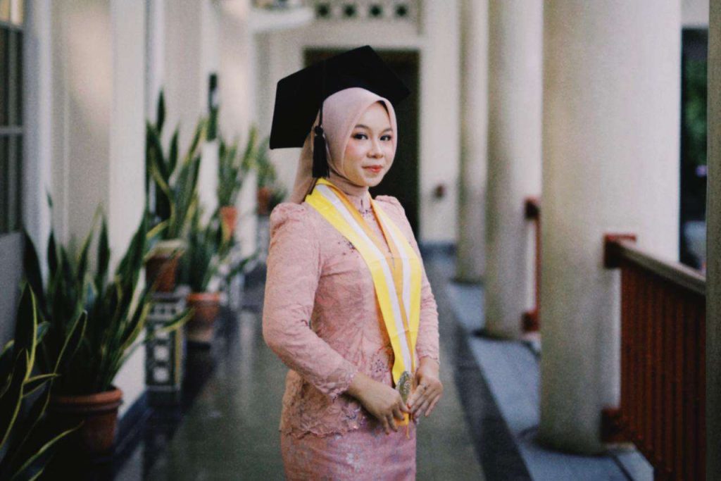Kisah Tiara Lulus Sarjana Kedokteran Gigi UGM di Usia 20 Tahun