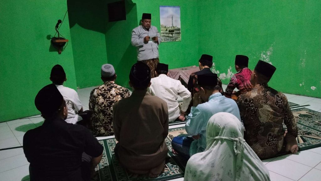Cahaya Iman di Balik Gerhana: KUA Pengasih Gelar Sholat Khusuf al-Qamar Berjamaah Cahaya Iman di Balik Gerhana: KUA Pengasih Gelar Sholat Khusuf al-Qamar Berjamaah