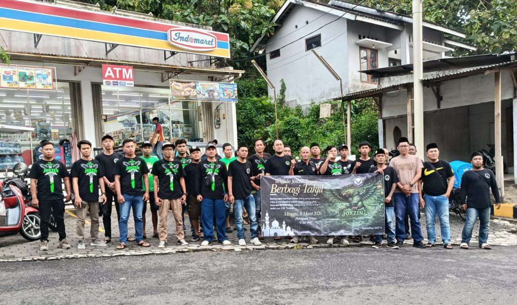 Bersama Pengurus DIY Joxzin Gunungkidul Berbagi Takjil Gratis di 3 Titik Strategis