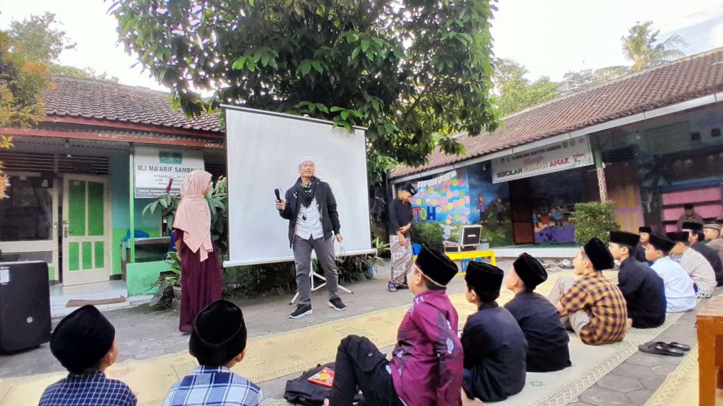 Ramadhan Ceria di MI Ma’arif Sambeng Bantul, Ustadz Rustam Ajak Siswa Raih Sukses Lewat 5 Kunci