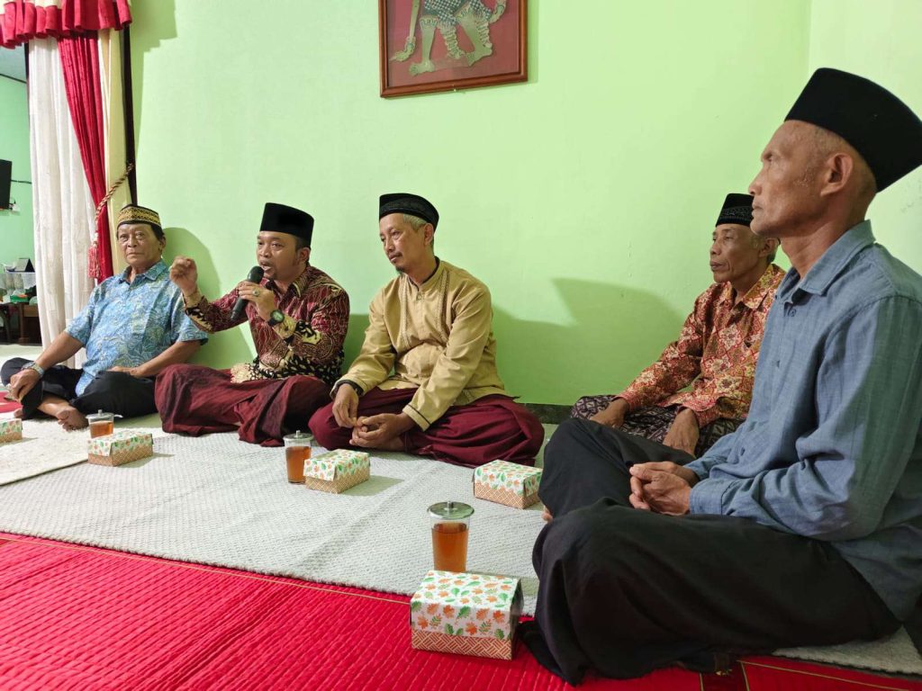 Perkuat Fondasi Keluarga, Kepala KUA Pengasih Isi Pengajian Jum’at Wage di Pengasih Husada