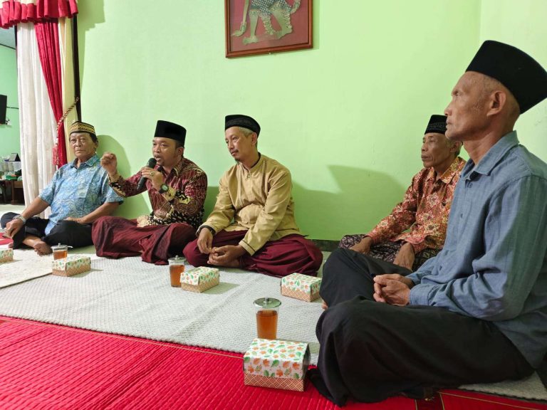 Perkuat Fondasi Keluarga, Kepala KUA Pengasih Isi Pengajian Jum’at Wage di Pengasih Husada