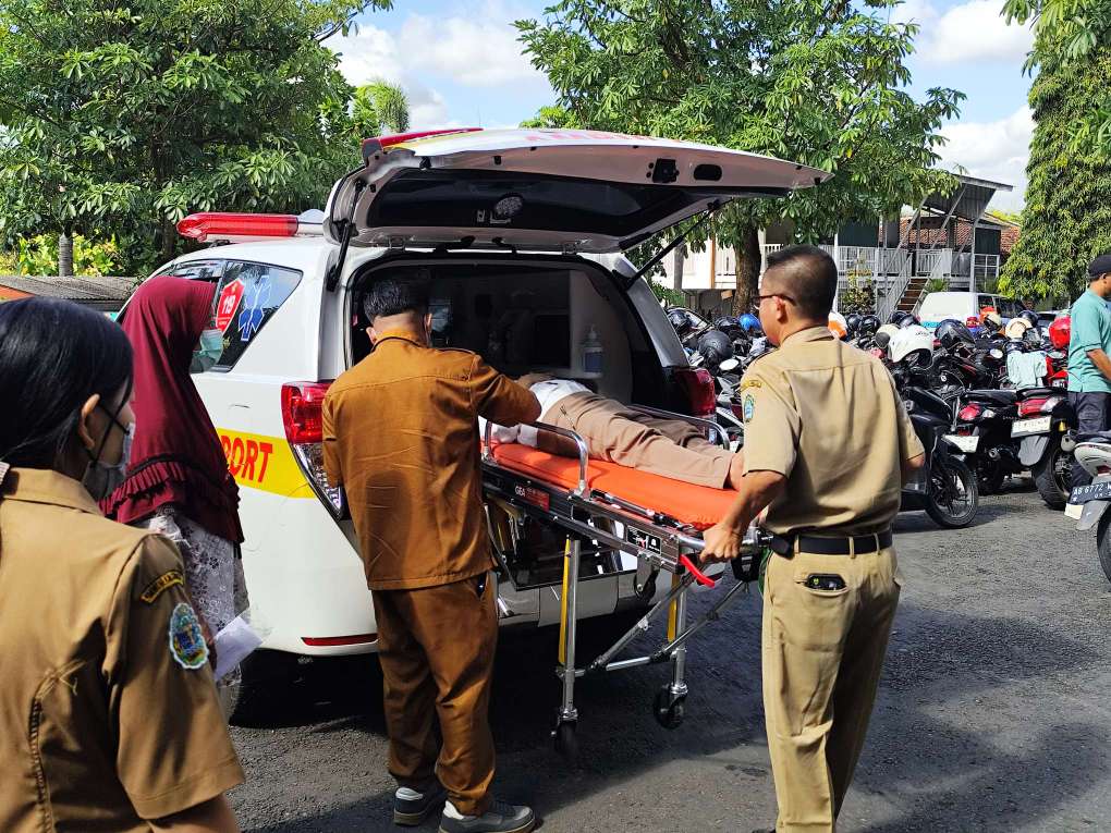 Kedua Orang Tua Fendi Telah Mendapatkan Penanganan Medis di RSUD Wonosari Kedua Orang Tua Fendi Telah Mendapatkan Penanganan Medis di RSUD Wonosari
