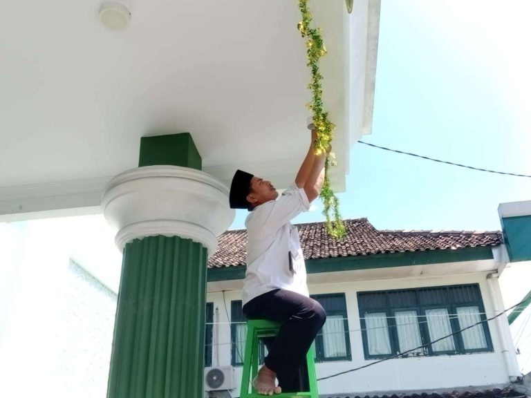 Dari Hiasan ke Pelayanan, KUA Sewon Hadirkan Semangat Idul Fitri yang Humanis