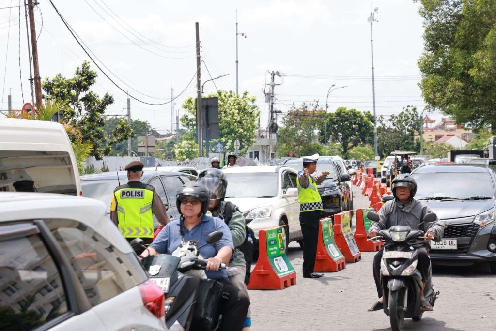 Polda DIY Raih Peringkat I Nasional dalam Rekayasa Lalu Lintas Operasi Ketupat 2026 Polda DIY Raih Peringkat I Nasional dalam Rekayasa Lalu Lintas Operasi Ketupat 2026