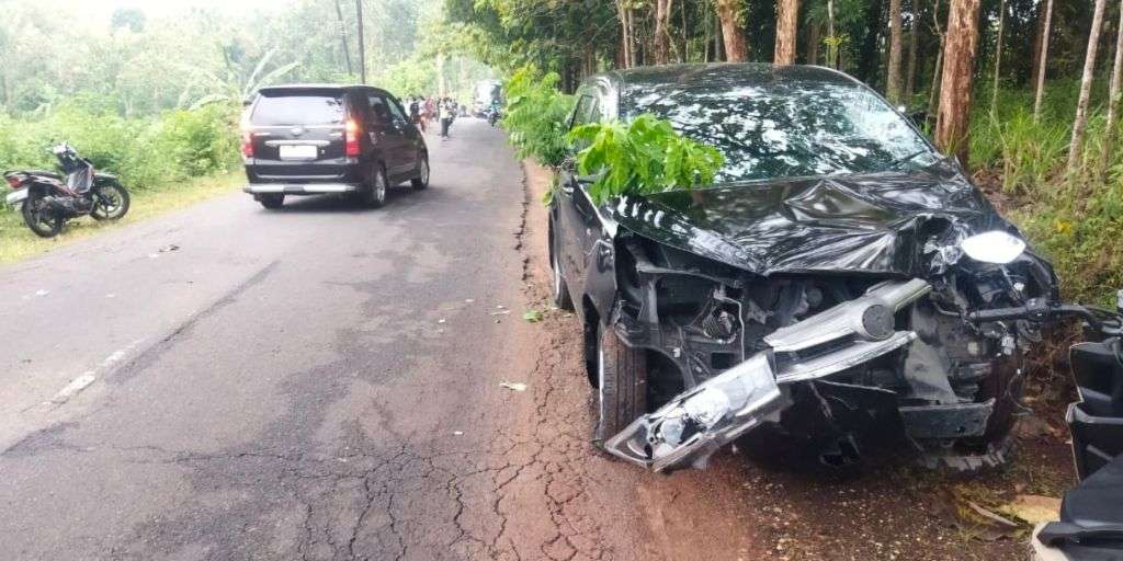 Innova Hilang Kendali, Tabrak 4 Motor dan Pejalan Kaki di Paliyan