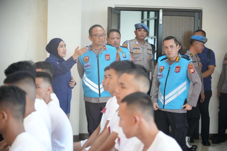 76 Calon Taruna Akpol Jalani Tes Kesehatan Awal di Polda DIY, Diawasi Ketat Demi Transparansi 76 Calon Taruna Akpol Jalani Tes Kesehatan Awal di Polda DIY, Diawasi Ketat Demi Transparansi