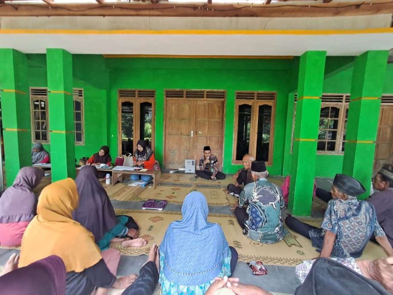 KUA Pengasih Kuatkan Mental Lansia Dusun Jamus dengan Tema “Ahli Surga” KUA Pengasih Kuatkan Mental Lansia Dusun Jamus dengan Tema “Ahli Surga”