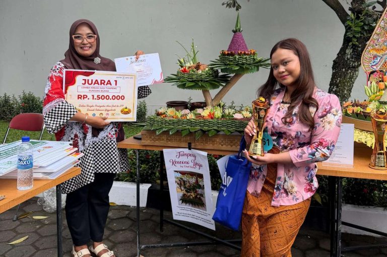 Nafa Moza Pewaris Gudeg Yu Djum Sabet Juara Lomba Tumpeng Piala Gubernur DIY Nafa Moza Pewaris Gudeg Yu Djum Sabet Juara Lomba Tumpeng Piala Gubernur DIY