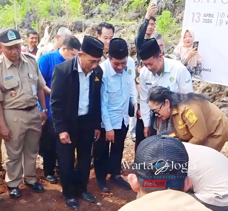 Bupati Gunungkidul Lakukan Peletakan Batu Pertama Pembangunan Gereja GPDI di Girisubo Bupati Gunungkidul Lakukan Peletakan Batu Pertama Pembangunan Gereja GPDI di Girisubo
