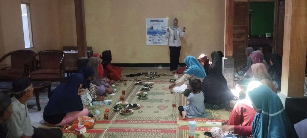 Pendamping PKH Ajak Masyarakat Peduli Lingkungan Dengan Mewaspadai Bahaya Mikroplastik Pada Pakaian