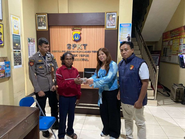 Polsek Tepus Berhasil Bantu Temukan iPhone Wisatawan Malaysia di Pantai Timang