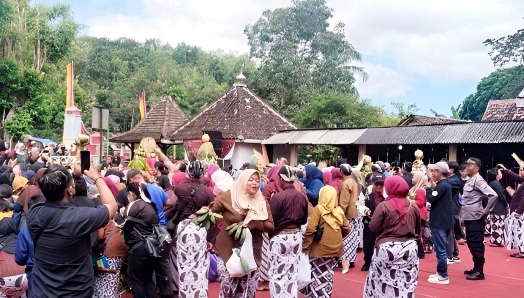 Peringati HUT ke-78, Warga Sidoharjo Gelar Kirab Gunungan hingga Pentas Seni Budaya