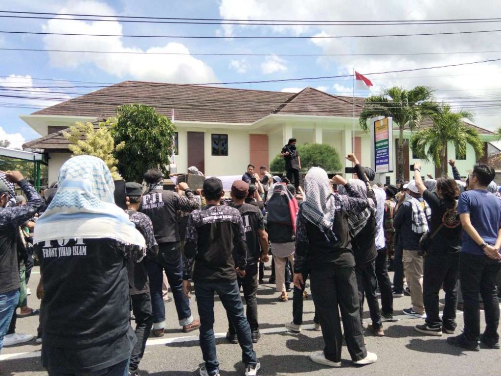 Aksi Desakan Keadilan, Ratusan Massa FJI Geruduk PN Wonosari Tuntut Kasus Pencabulan Anak