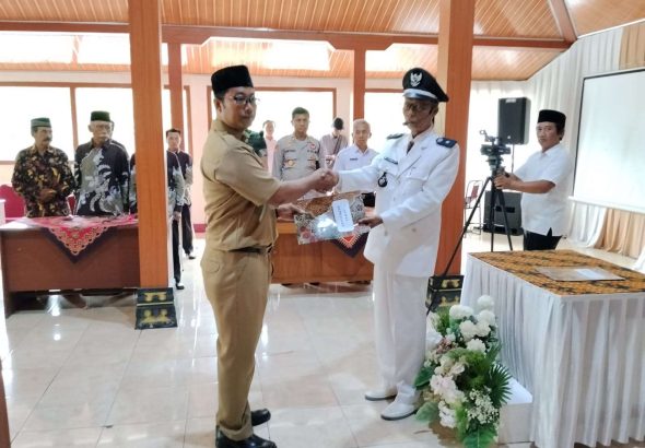 Hasil Mutasi Jabatan, Lurah Semugih Lantik dan Ambil Sumpah Jagabaya Baru