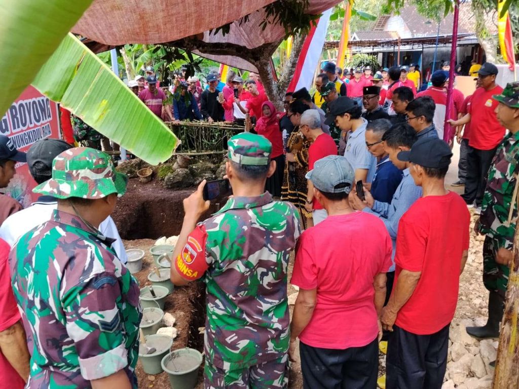 Di Kalurahan Karangwuni Pembangunan Talud dan Resapan Air Dimulai, Bupati Tegaskan Gotong Royong Sebagai Jati diri Masyarakat