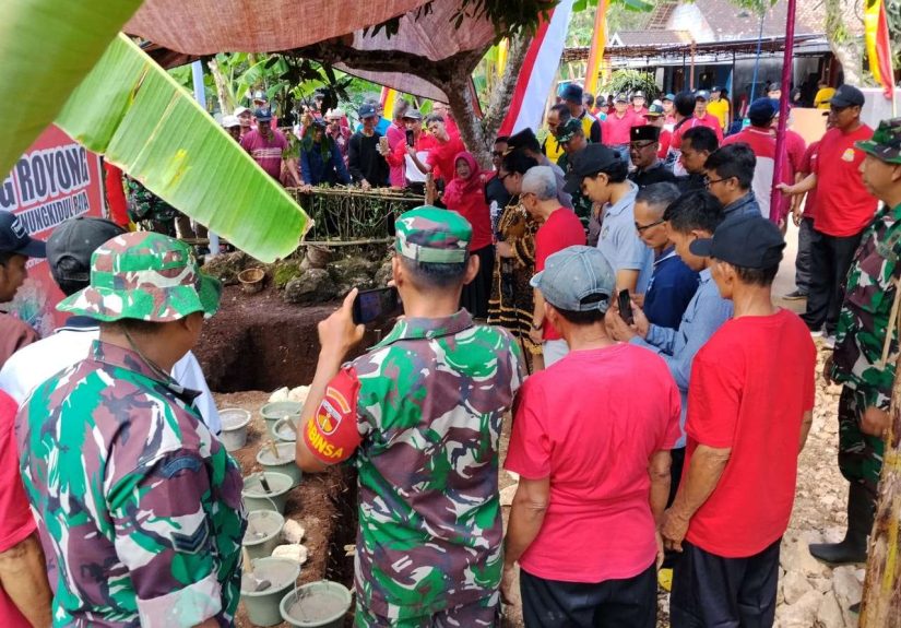 Di Kalurahan Karangwuni Pembangunan Talud dan Resapan Air Dimulai, Bupati Tegaskan Gotong Royong Sebagai Jati diri Masyarakat
